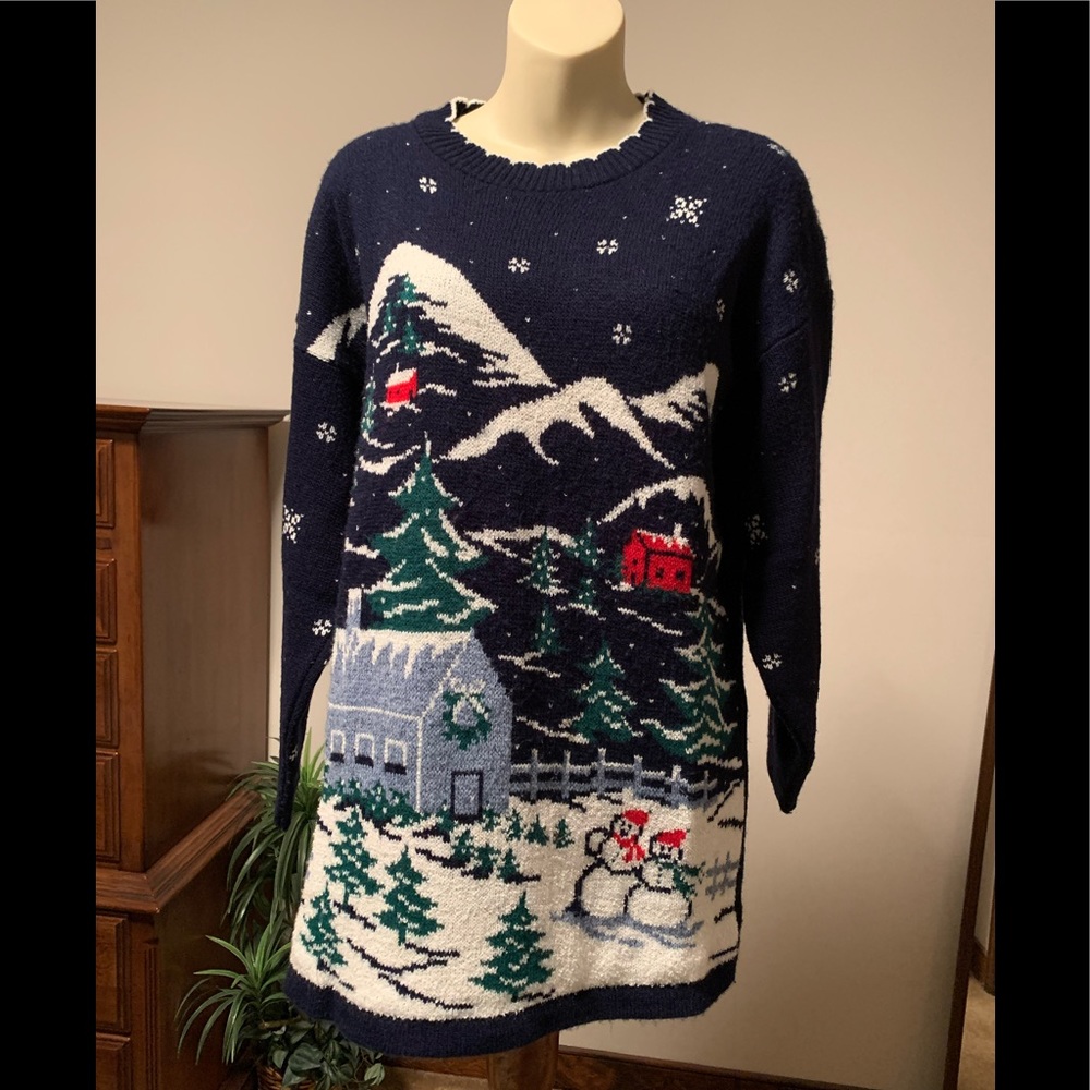 Winter long crewneck sweater embellished with a winter scene